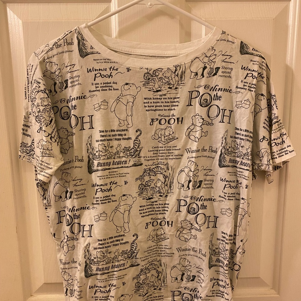 UNIQLO Winnie The Pooh T Shirt XS loose fitting cuteness